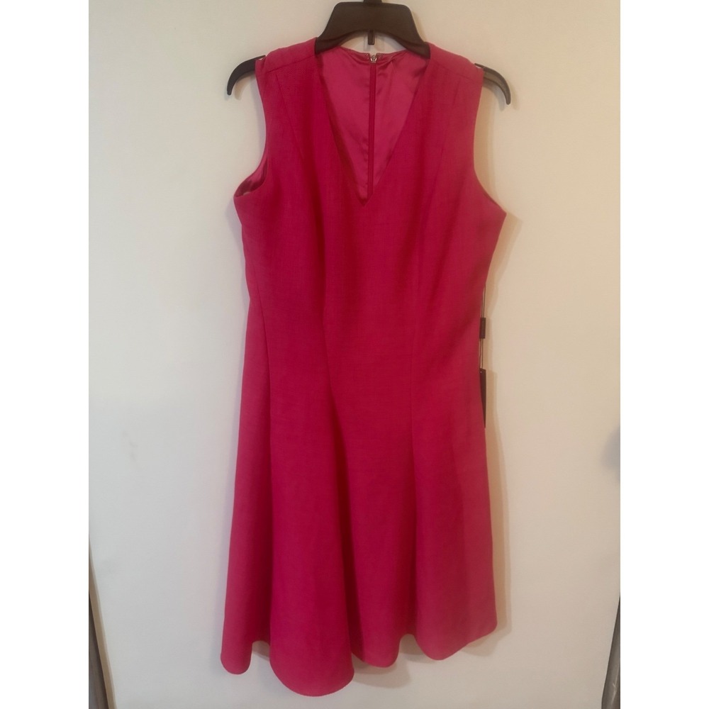 Elie Tahariā Pink Sleeveless V-Neck Fit and Flare Dress Size 8 NEW